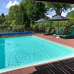 D'hotes De Marchet Bed & Breakfast 4*