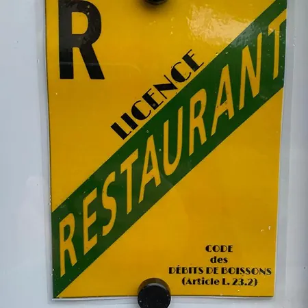 Nocleg ze śniadaniem D'hotes De Marchet 4*